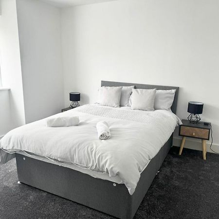 Stylish 4-Bedroom Retreat, Perfect For Groups Liverpool Exterior photo