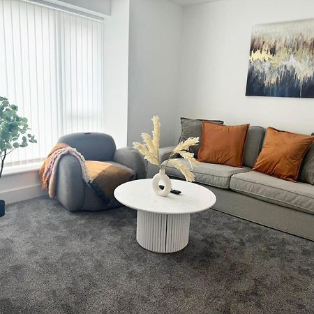 Stylish 4-Bedroom Retreat, Perfect For Groups Liverpool Exterior photo
