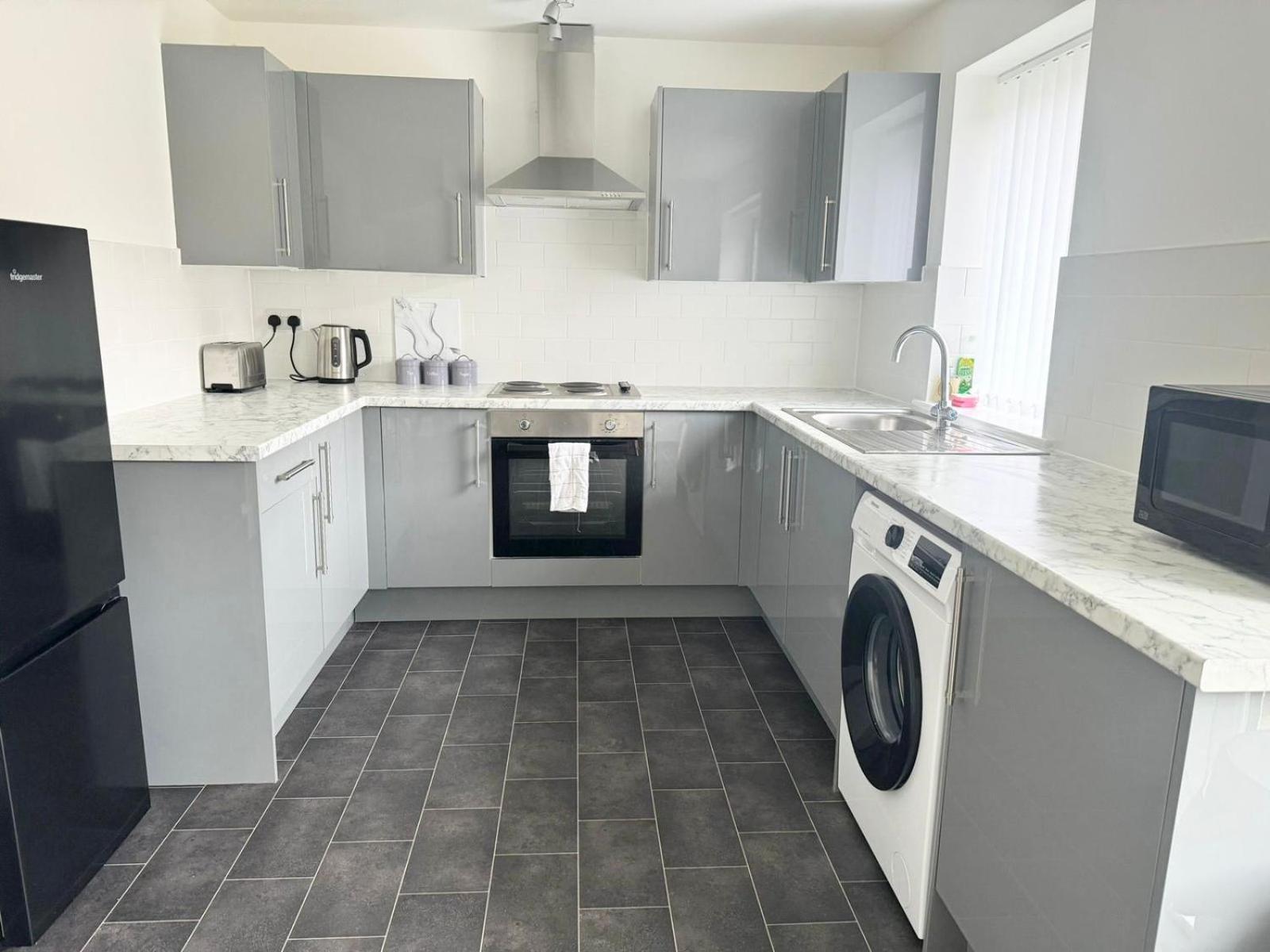 Stylish 4-Bedroom Retreat, Perfect For Groups Liverpool Exterior photo